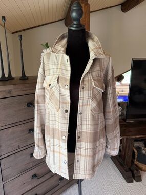 Women’s Plaid Utility Shacket Jacket in Beige and Cream